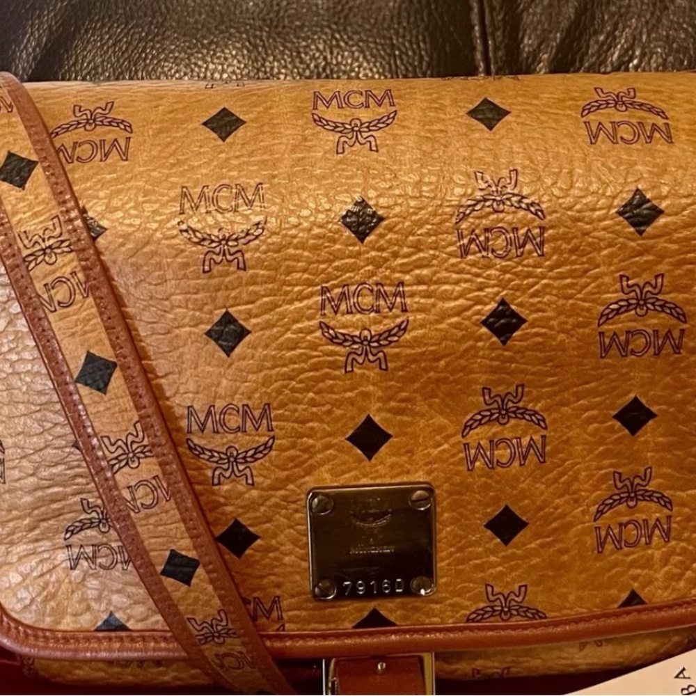 AUTHENTIC MCM MESSENGER BAG SIZE SMALL